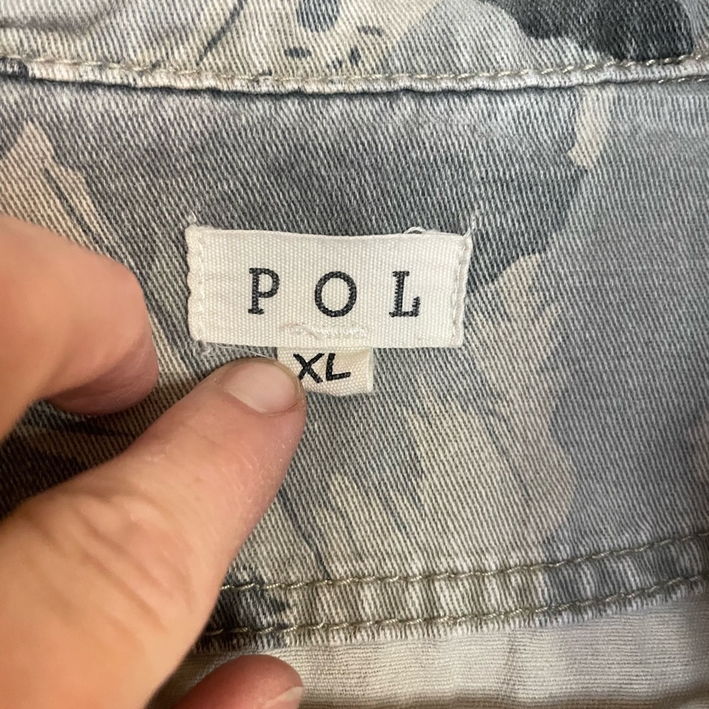 POL Distressed Camo Leopard Patchwork Denim Jacke… - image 2